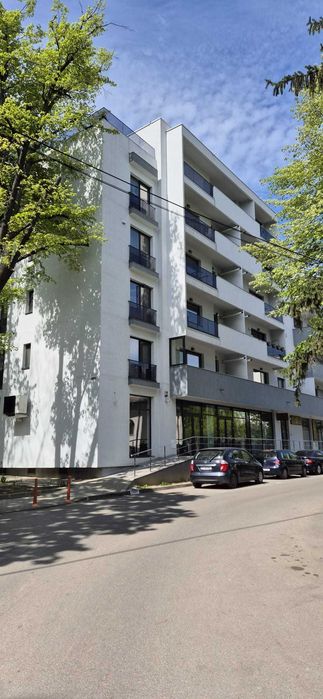 Ofer  spre inchiriere  apartament cu loc parcare si boxa demisol incluse