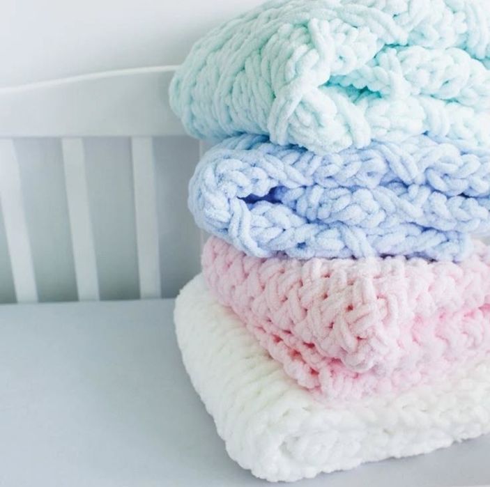 Вязанные вещи малышам