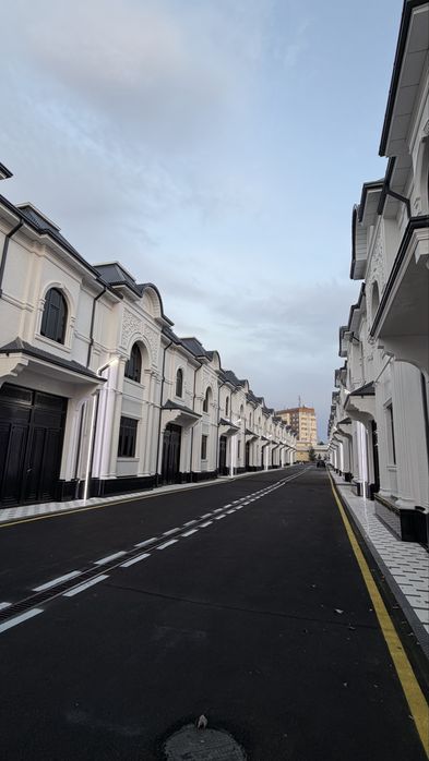 Котеждлар сотилади 2.5 сотих 250 m2 / 7 хона