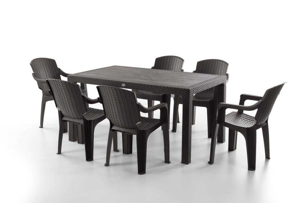 Пластмасов комплект с маса и  6 столa