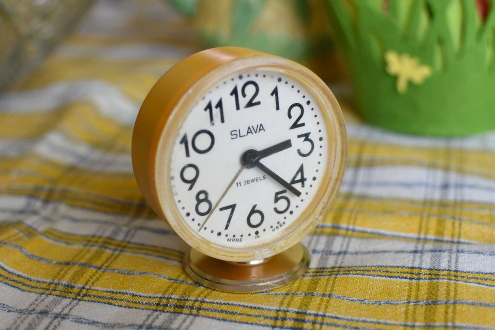 Будилник механичен "Слава