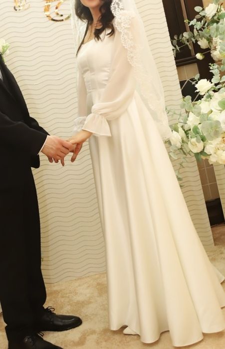 Rochie de mireasa lungă A-line, corset reglabil, mâneci lungi din voal