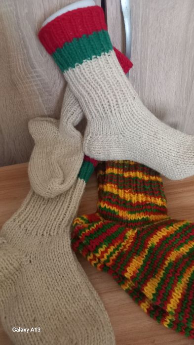 Предлагам ръчноплетени чорапи и терлици