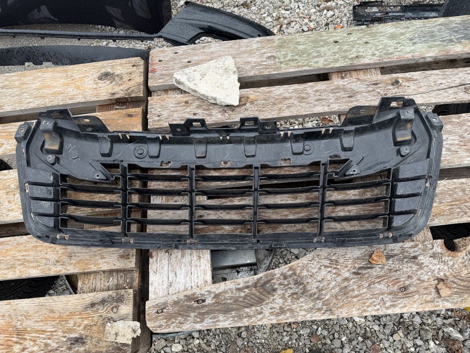 Решетка Isuzu D-Max