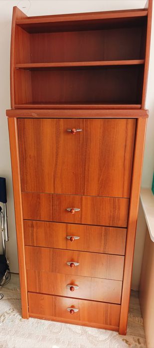 Продается  комод с полкой