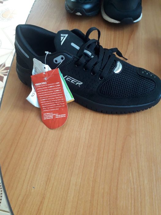 Adidași VEER de vânzare