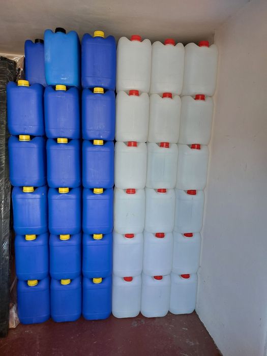 Vând bidoane, canistre