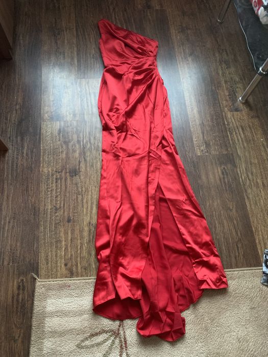 Rochie lunga superba pe un umar marimea 38