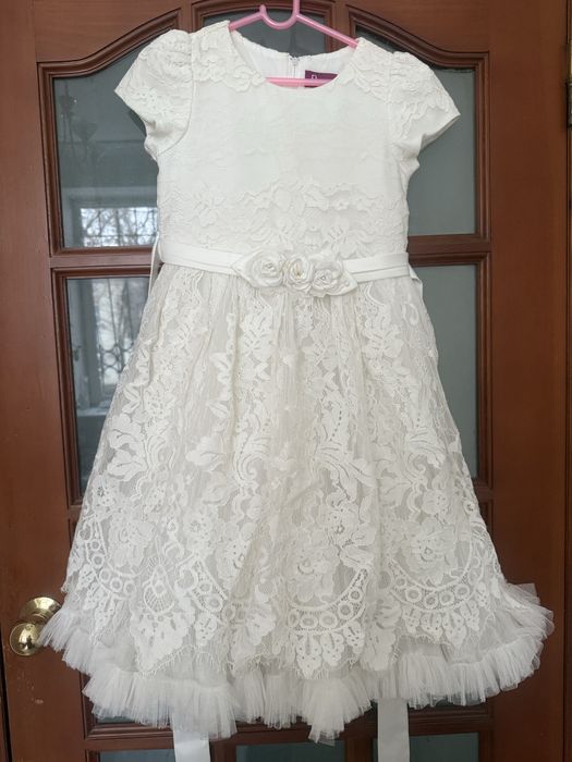 Продам нарядное платье для девочки 5-8 лет