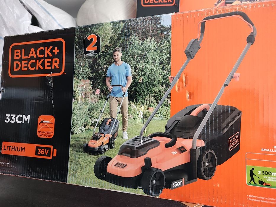Vând mașină de tuns iarba Black & Decker pe acumulator- noua