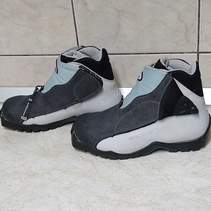 Ghete / Clapari / Bocanci Salomon Vitane  marimea 38