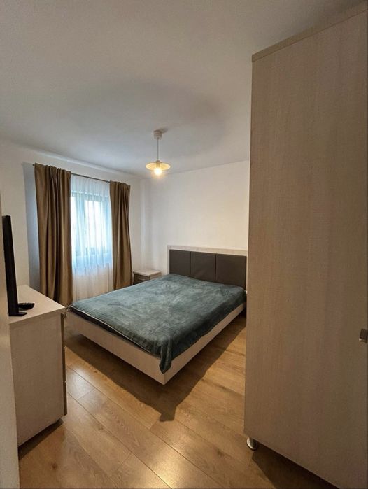 Proprietar vand duplex
