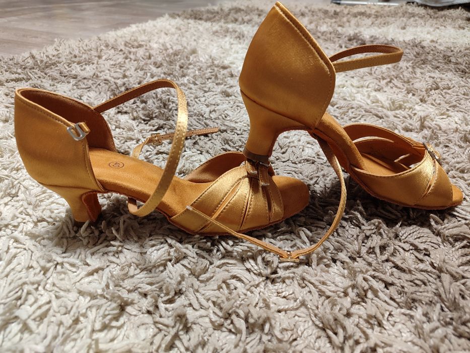 Продам туфли для танцев