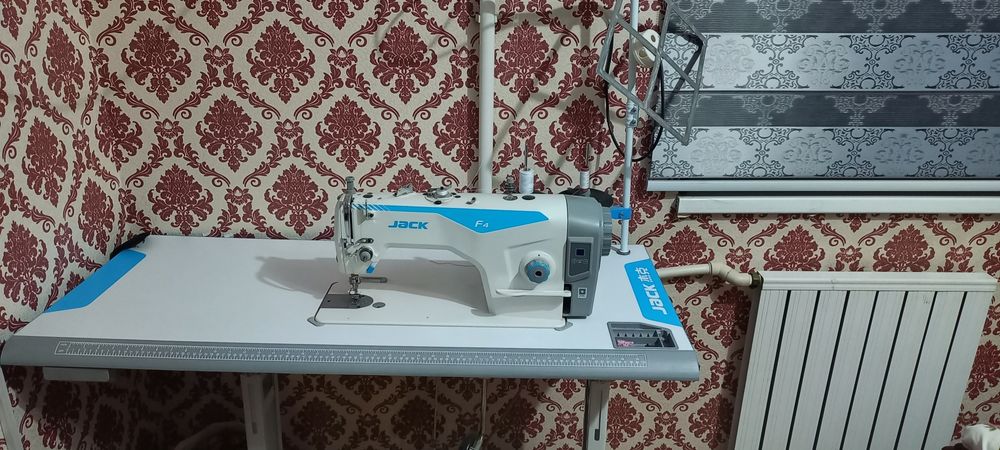 янги тикув машинаси сотилади.