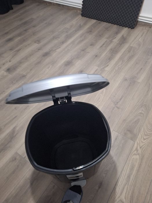 Coș gunoi cu pedală 50L produs nou