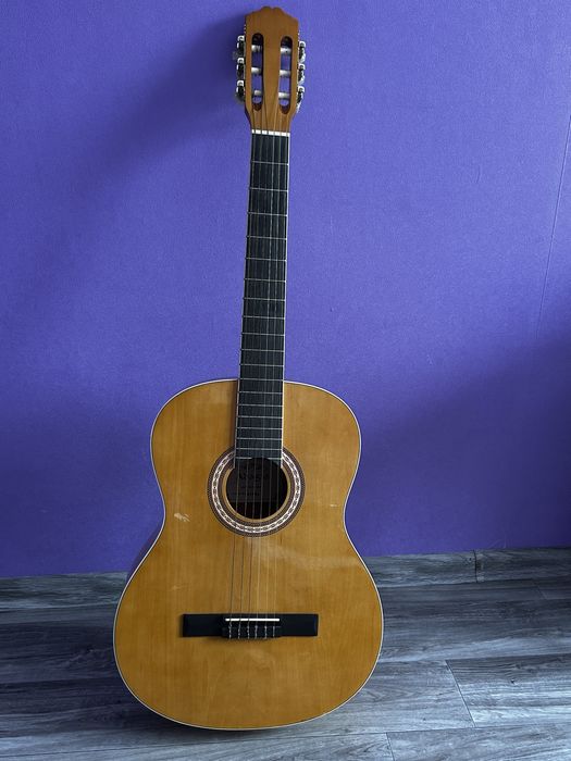 Продам классическую гитару