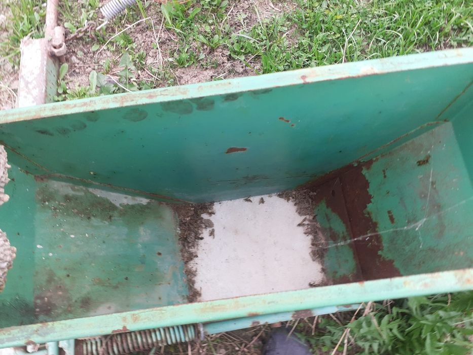 De vânzare semănătoare.