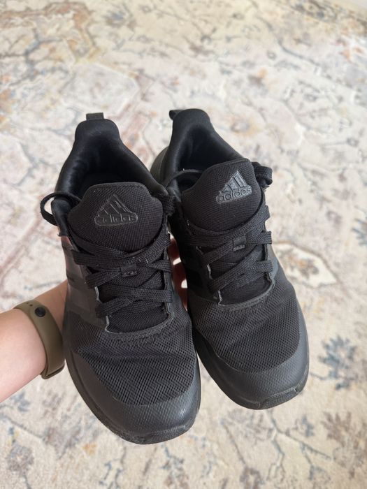 Продам кроссовки Adidas