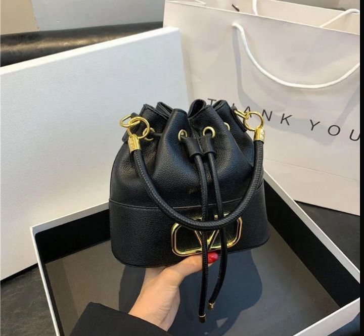 Сумка ведро Valentino