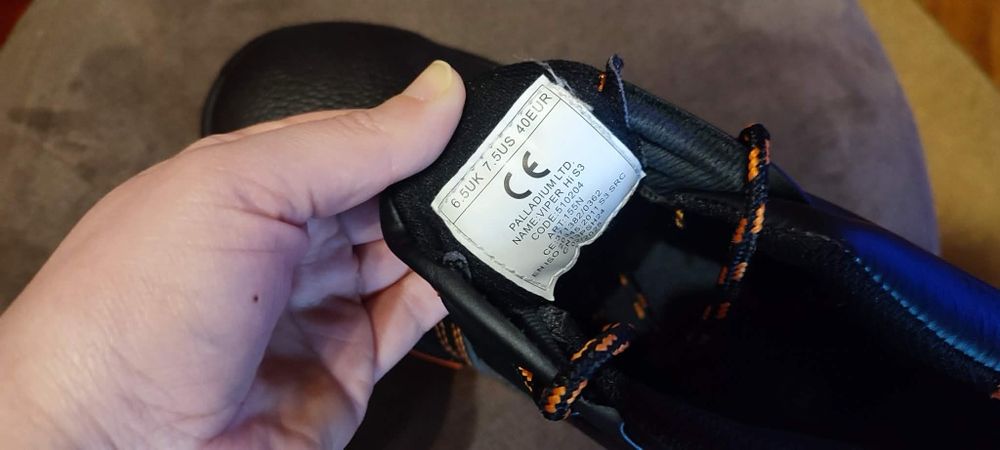 Работни обувки с бомбе