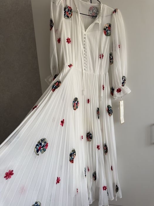 Продам платья новые