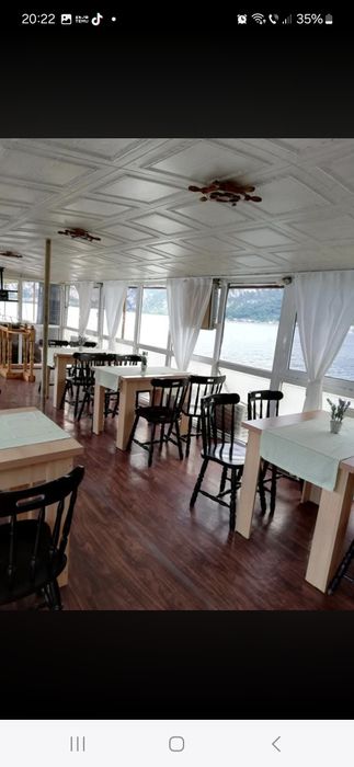 Vand hotel plutitor cu 10 camere