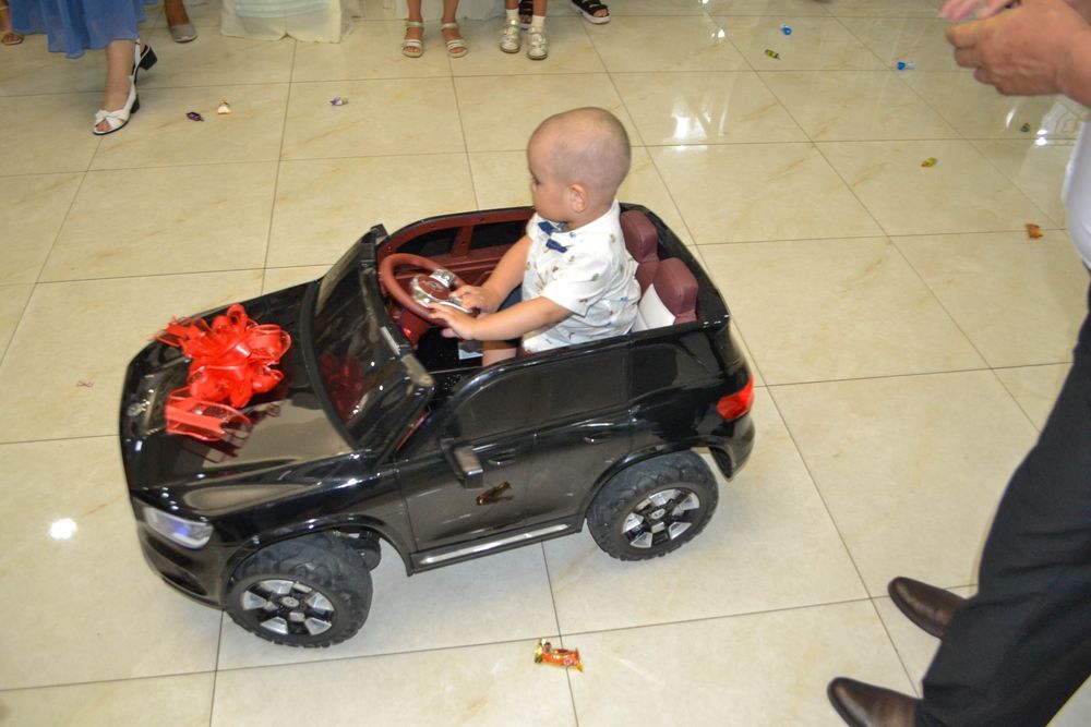 Продам детский электромобиль