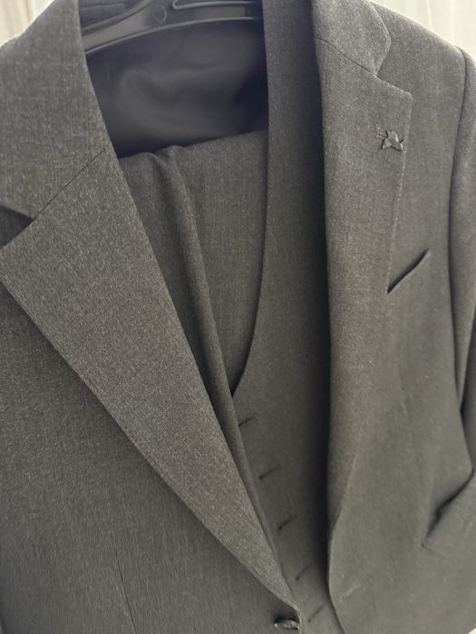 Костюм тройка