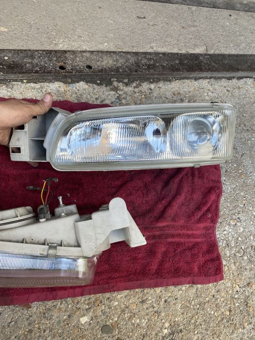 Продам фары на Mazda