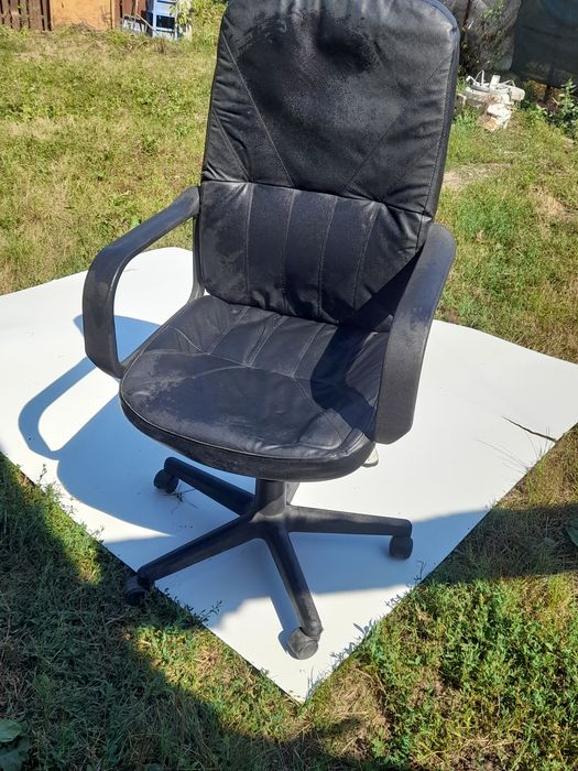 Vand  scaune de birou,birou și geam termopan aluminiu