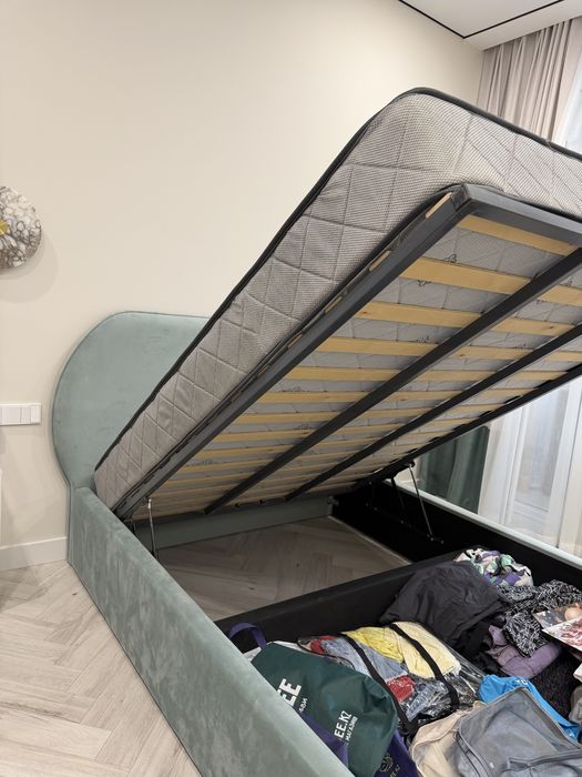 Кровать с матрасом 150*200