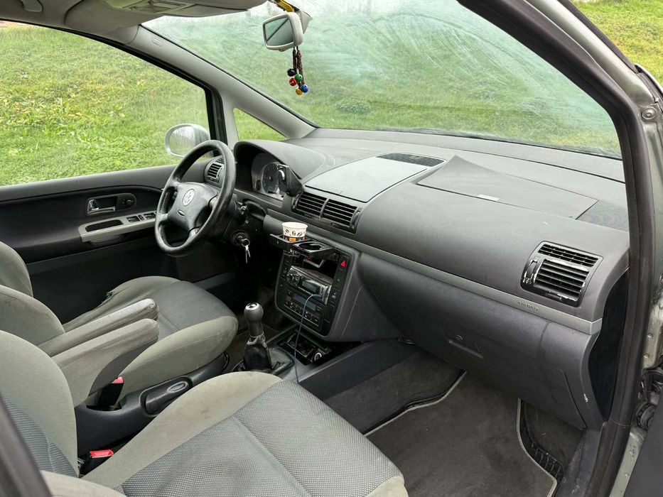Vând Volkswagen Sharan