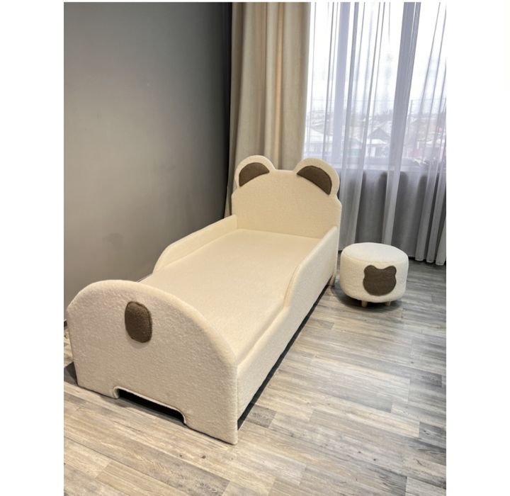 Продам детскую кровать с пуфиком