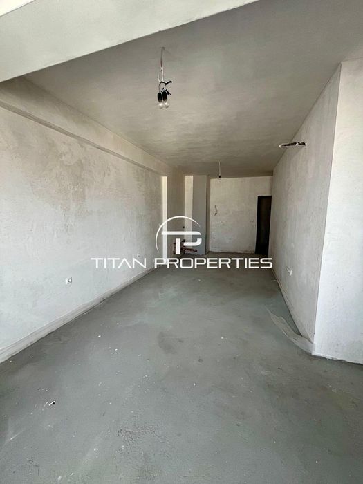 Тристаен апартамент в жк. Христо Смирненски