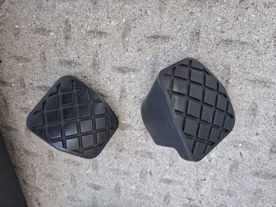 Подлакътник, скоростен лост, управление за климатроник, гумички педали