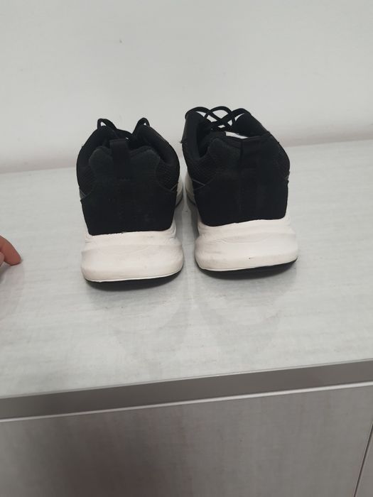 Vând adidasi Champion