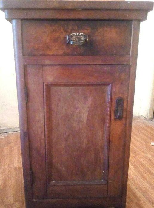 Антикварен шкаф за колекционери