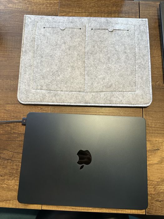 MacBook Air 13" (2024, M3, 16GB, 512GB SSD) + ПОДАРЪК ЧАНТА ЗА ЛАПТОП