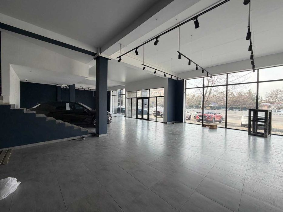 Аренда! Автосалон 6-этажное КОМ.ПОМЕЩЕНИЕ вдоль дороги, первая линия!