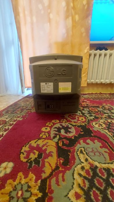 Два телевизора, рабочие. Пульты есть