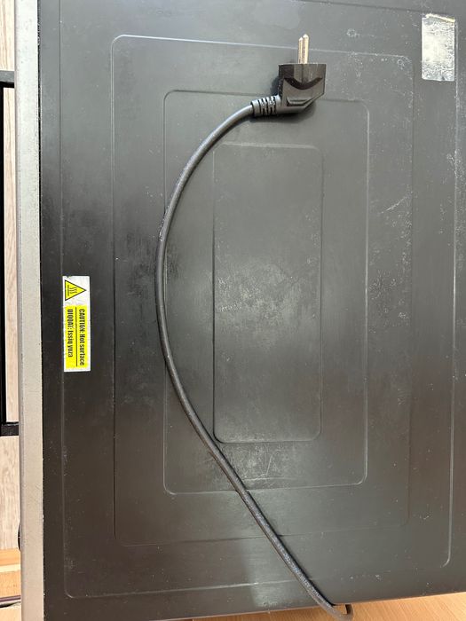 Продаю духовку artel