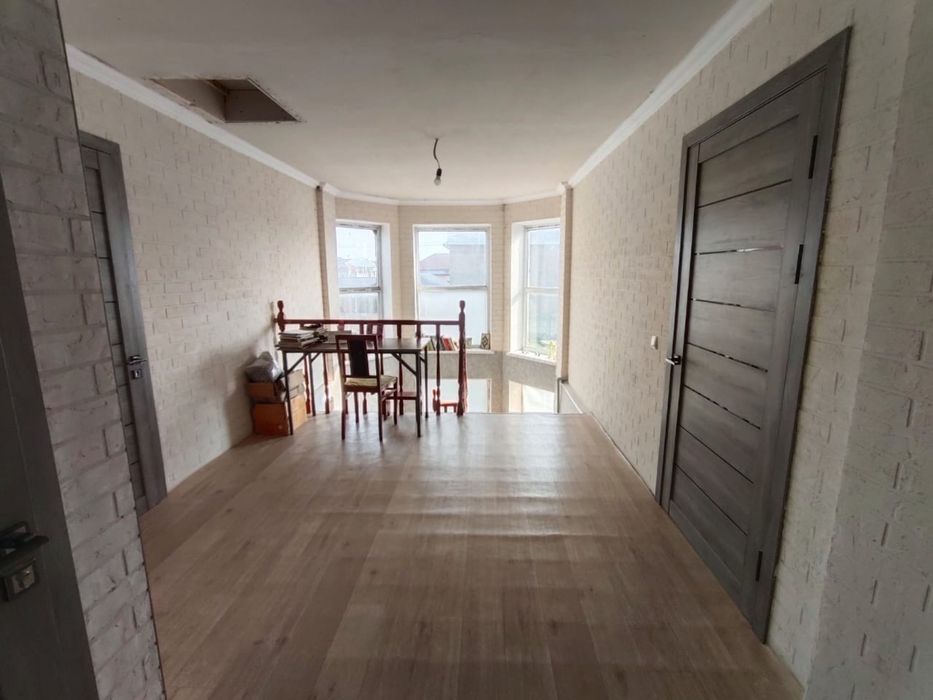 Продается недостроенный трехуровневый дом