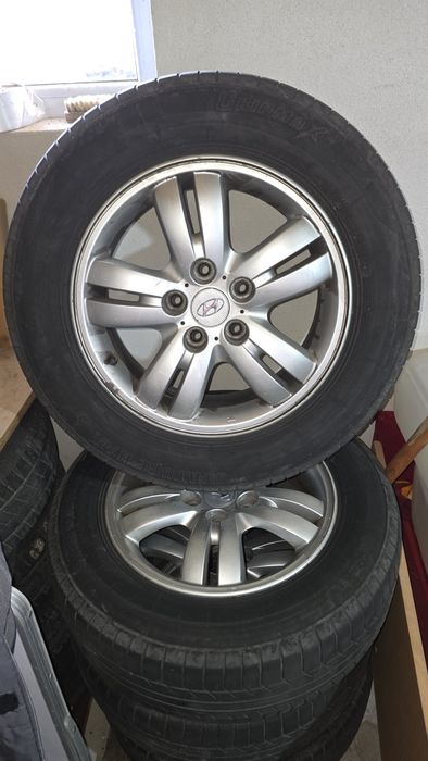 Vând 215 65 r16  roti Vara Hyundai Tucson cauciucuri 215 65 16