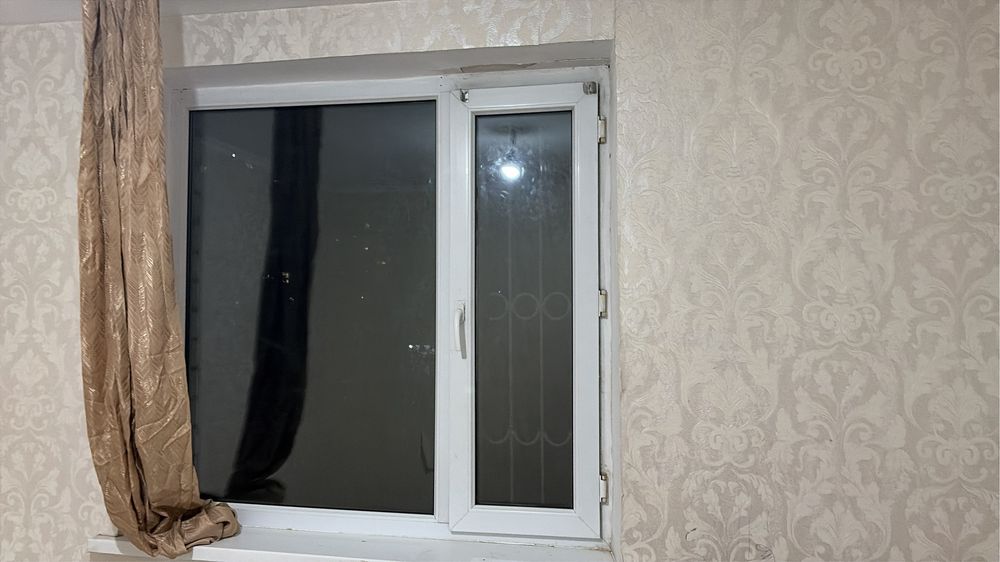 Продам окна пластиковые, дверь.