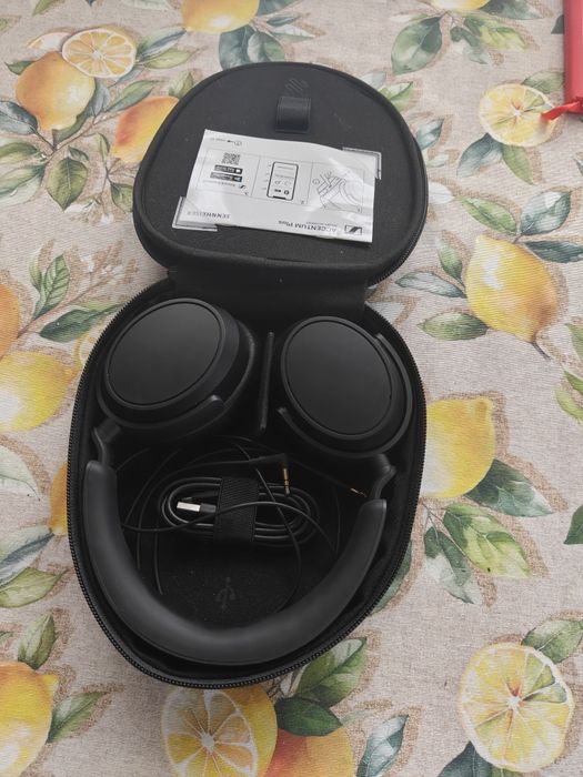 Senhheiser acentum plus отлично състояние