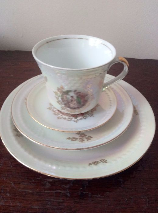 чайный сервиз Мадонна 70-х годов прошлого века на 12 персон ГДР