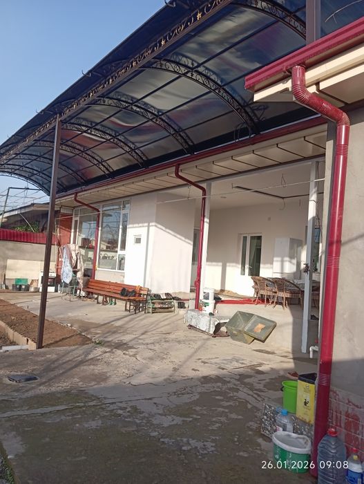 Дом вдоль речки зах