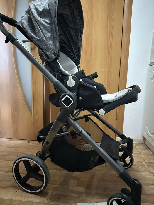 Продам прогулочную коляску