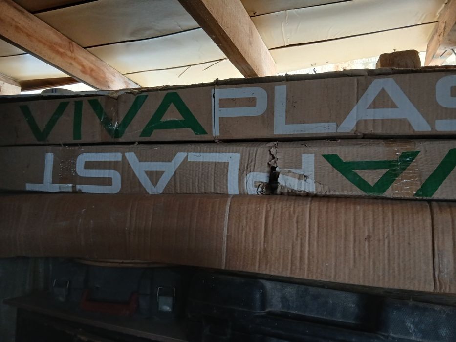 Продаю плинтуса и кафель