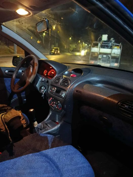 Vând pejou 206 cu acte în regula